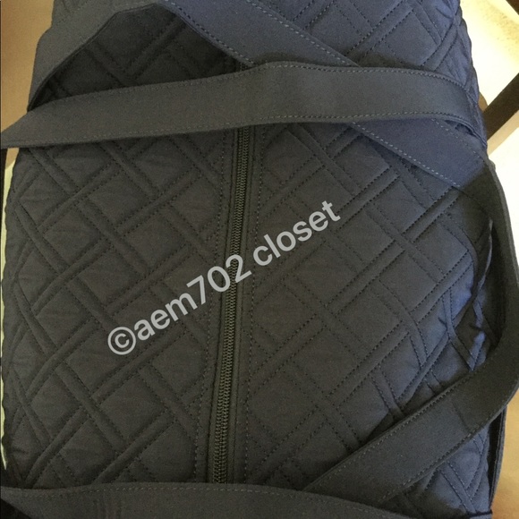 NWT VERA BRADLEY MICROFIBER LARGE DUFFEL - Picture 3 of 4